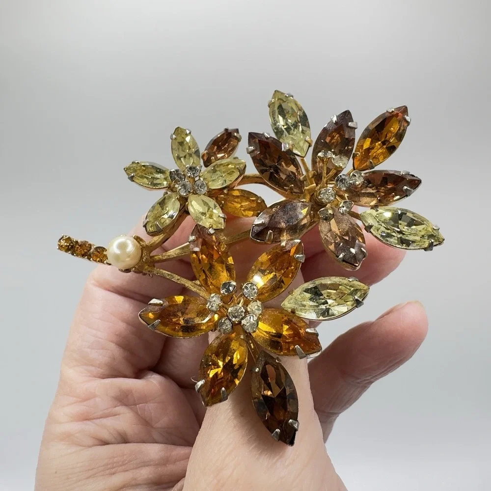 Vintage Vendome Brooch Flower Gold Tone & Rhinestones Flower Pin 3 In BEAUTY